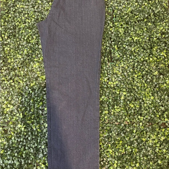 Laura Scott - Picture 5 of 14